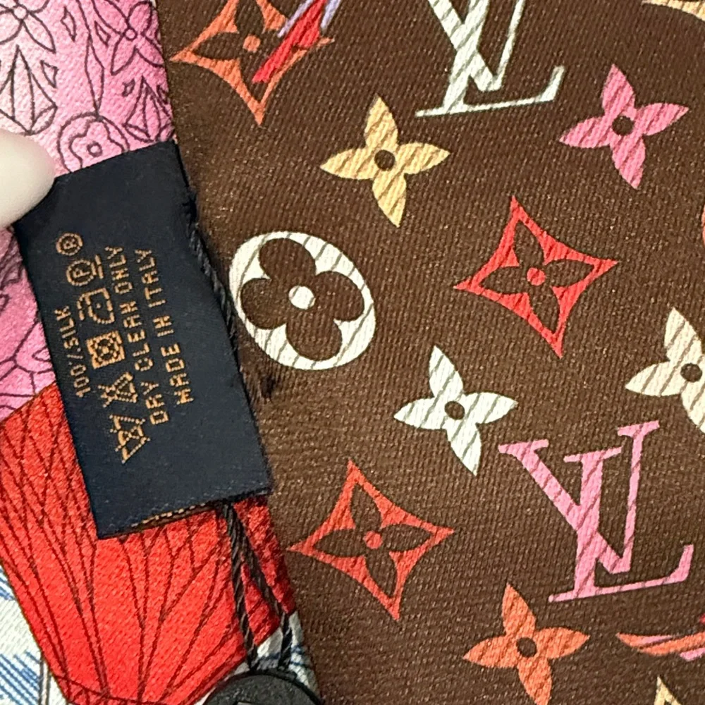 GWP Louis Vuitton Vibrant Monogram Silk Scarf - Picture 5 of 6